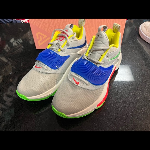 Zoom Freak 3 muti colors Sz 9 - Picture 3 of 8